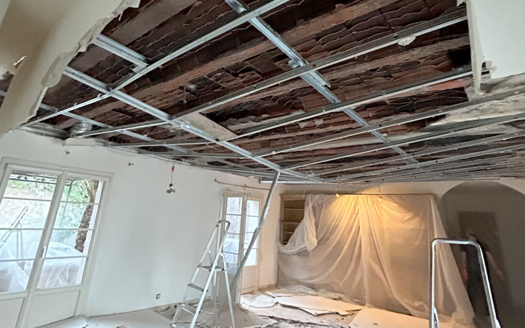 démolition d’un faux plafond dangereux à St-Maxime